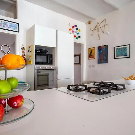 Bright Central Flat Sassari