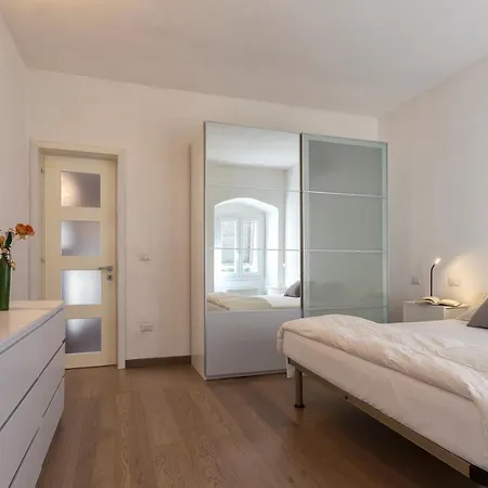 Bright Central Flat *
