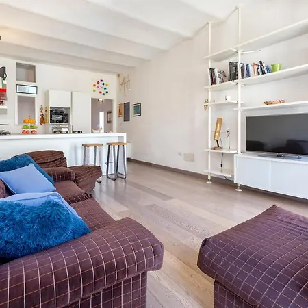 Bright Central Flat