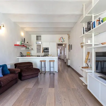 Bright Central Flat Daire
